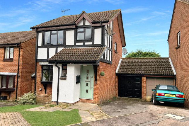 Detached house for sale in Reedsdale, Luton, Bedfordshire