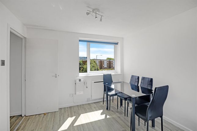 36, Felixstowe Court, North Woolwich photo 2