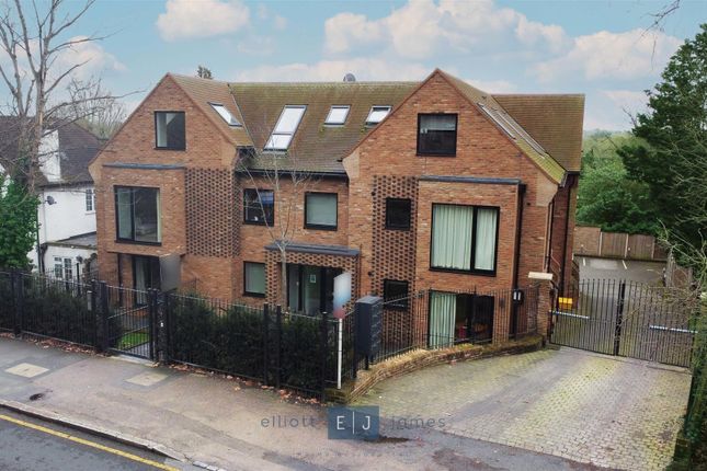 Thumbnail Flat to rent in High Road, Loughton