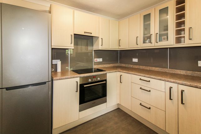 Flat for sale in Flat 24, Meadsview Court, Farnborough, Hampshire