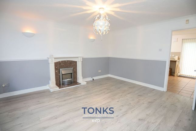105, Surrey Drive, Kingswinford photo 2