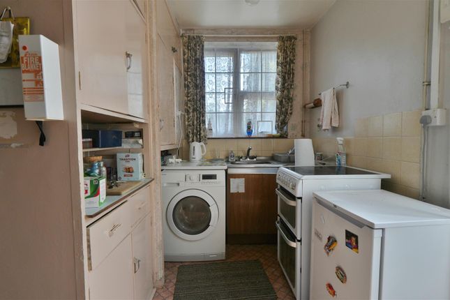 48, Lynch Hill Lane, Slough photo 4