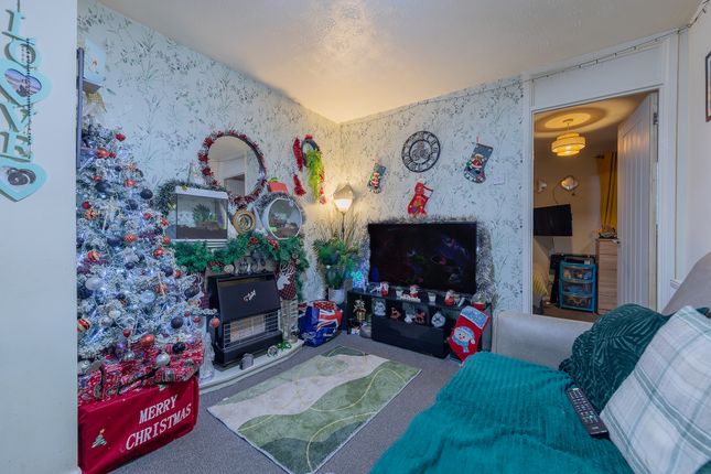 43, Phoenix Rise, Darlaston photo 4
