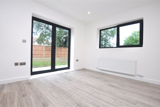 7, Sorrel Close, Farnborough photo 3