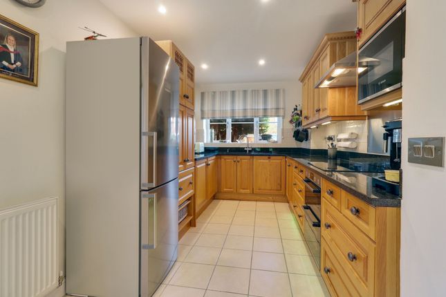 3 Priors Wood Manor Road North, Esher photo 3