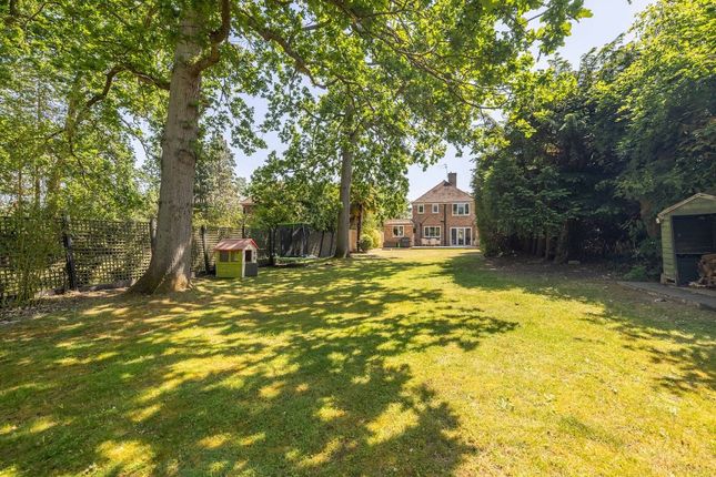 55a, Dukes Wood Drive, Gerrards Cross photo 4