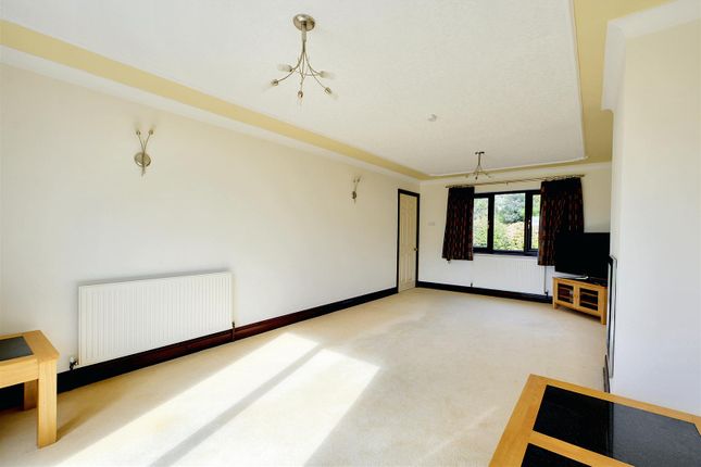 44, High Lane Central, Derbyshire photo 4