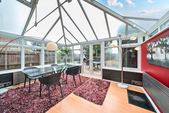 28, Maple Lodge Close, Rickmansworth photo 4