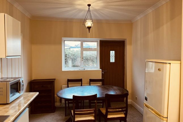 Manor Avenue, Northolt photo 5