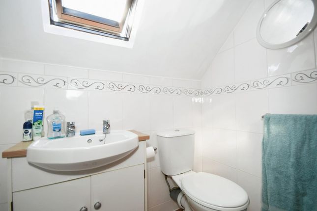 Flat 5 - Bathroom 02.Jpg