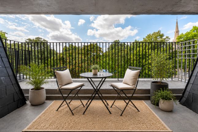 Masionette Second To Fourth Floor, 55, St George's Square, London photo 2