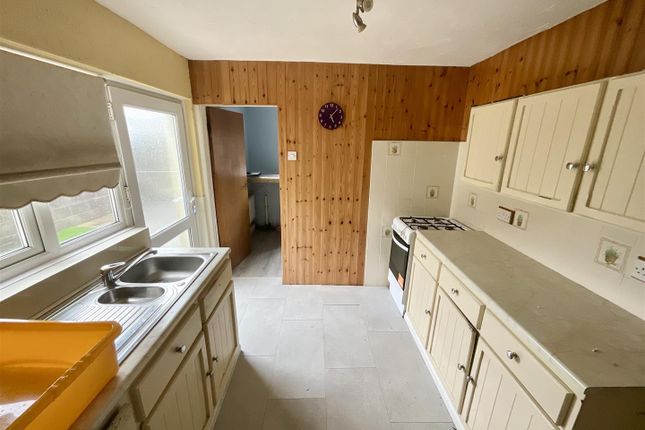 38, Ynys Wen, Llanelli photo 4