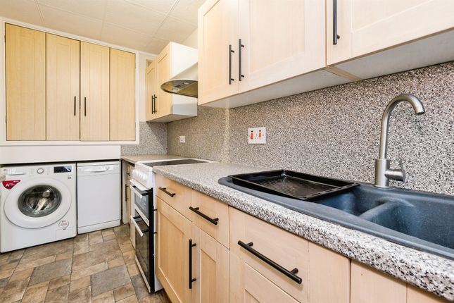 34, Hood Road, Rainham photo 3