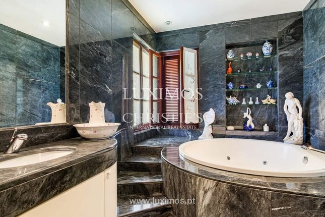 Villa for sale in 4750 Tamel, Portugal