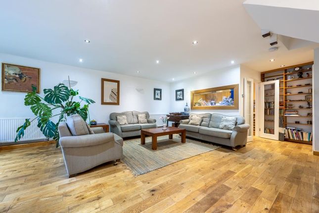 Thumbnail Property for sale in Belsize Mews, London