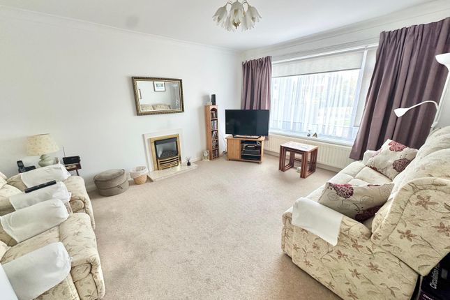 5, Caroline Way, Camberley photo 2