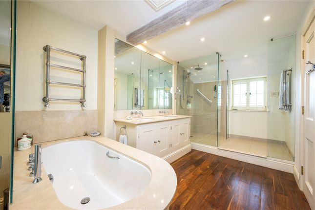 Bed One En Suite