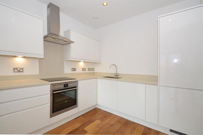 Thumbnail Flat to rent in Crondall Street, London