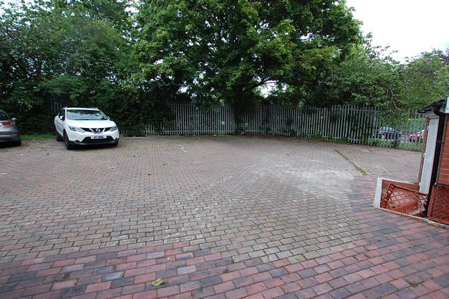 Flat 2, 39D,, Canterbury Street, Greater Manchester photo 5