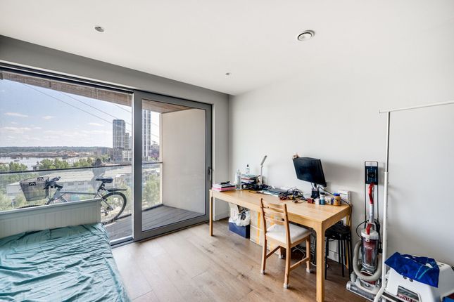 Flat 509, 2 Cutter Lane, London photo 4
