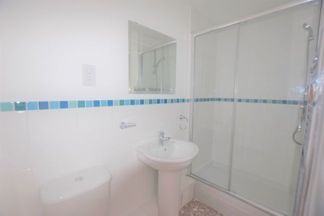 Flat to rent in Quayside Drive, Colchester