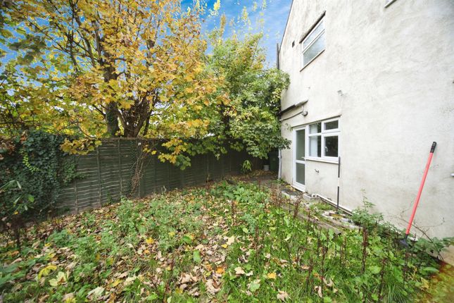 2, St. Peters Road, Dunstable photo 2