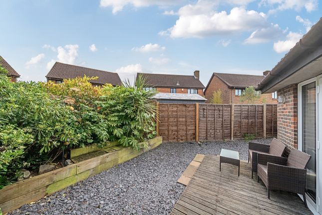 9, Tulip Close, Croydon photo 4