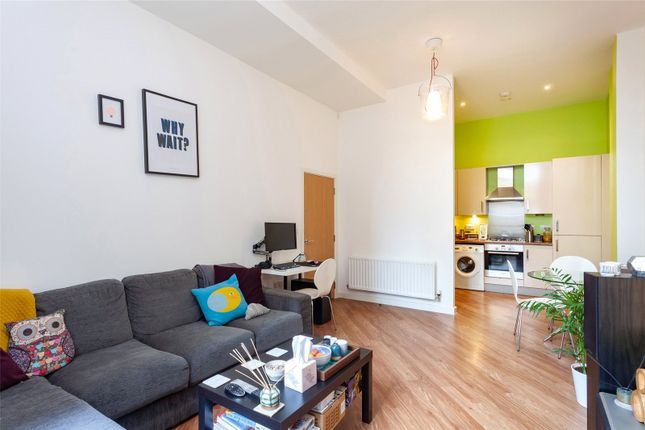 Flat 14, Academy Court, 34, Glengall Road NW6, London photo 3