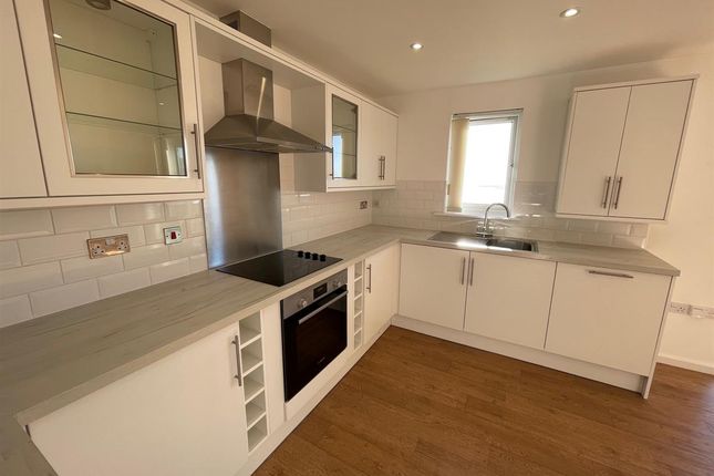 19 Cwrt Myrddin, Llanelli photo 3