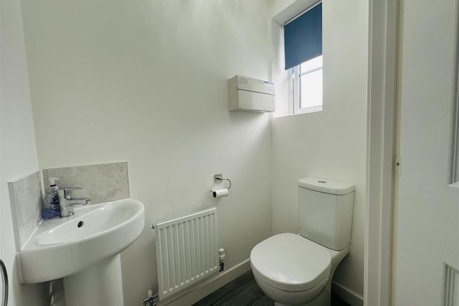 62, Romulus Way, Nuneaton photo 5