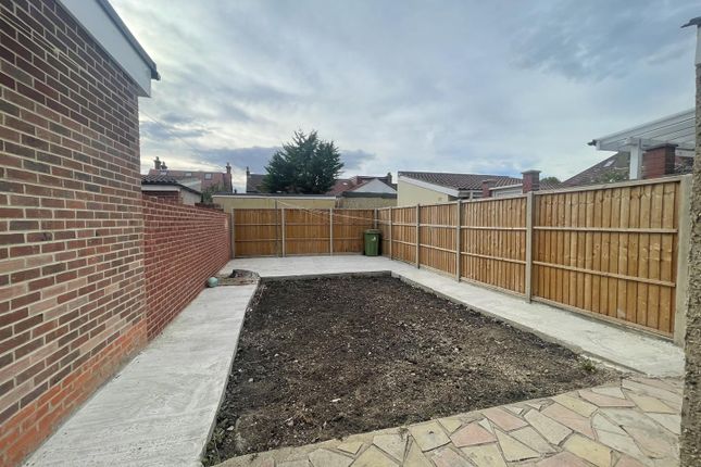 23, Meadow Road, Southall photo 4