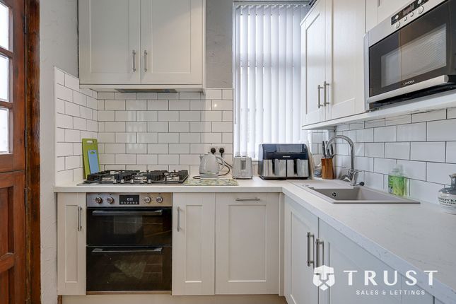 23 Deighton Lane, Batley photo 3