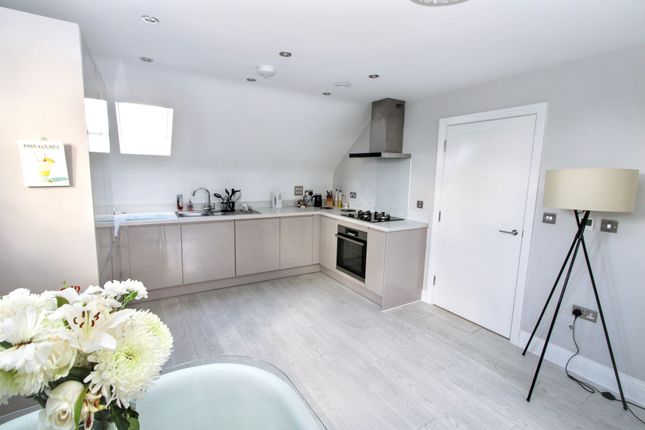 Flat 14 Queens Court, 352 Amersham Road, Hazlemere, High Wycombe photo 2