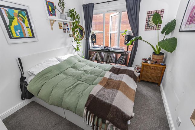 11, John Smeaton Court, Manchester photo 4