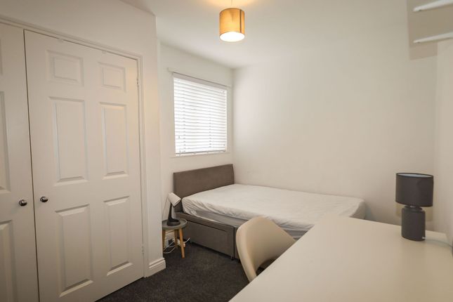 460b Holdenhurst Road, Bournemouth photo 4