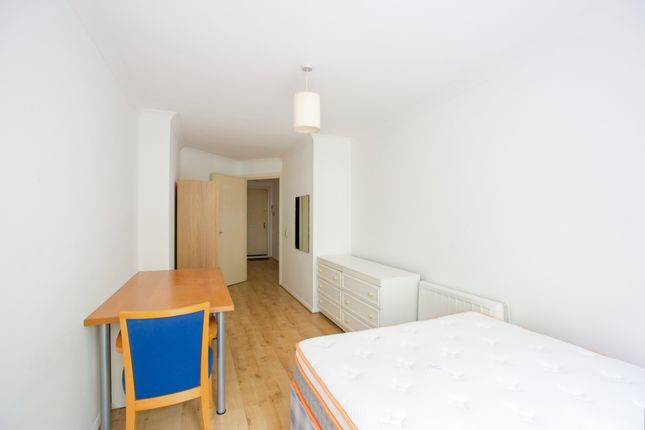 Flat 214, Baltic Quay, London photo 5