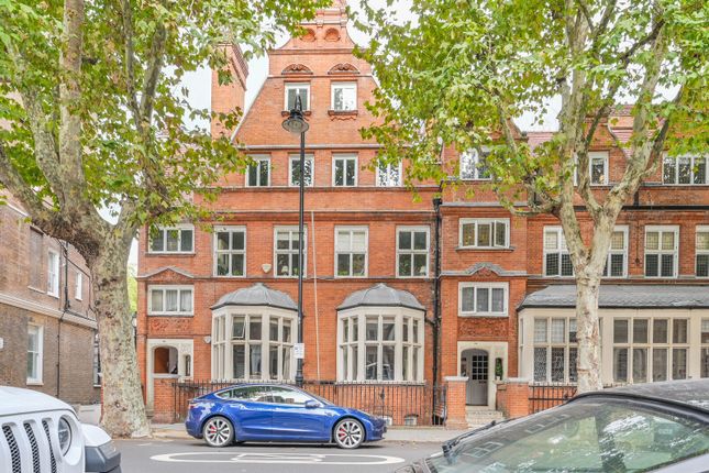 Harrington gardens, South Kensington photo 3