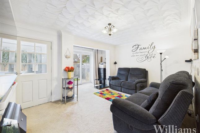 50 Vicarage Close, Buckingham photo 2