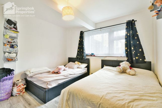 Flat for sale in Arica House, Slippers Place, Rotherhithe, London The Metropolis[8]