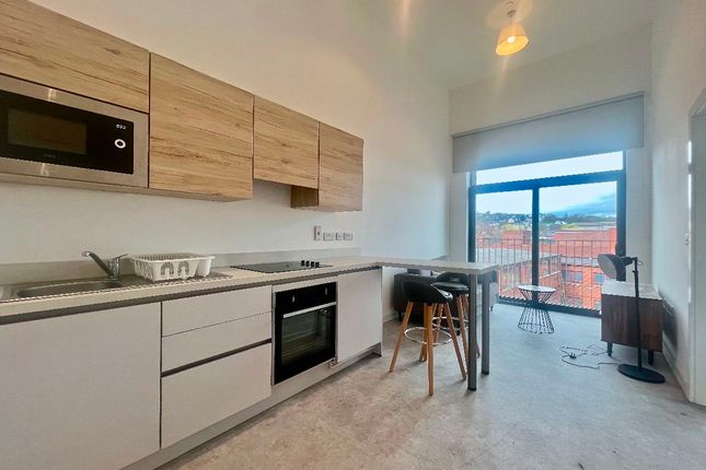 Flat to rent in 305 Birtin Works, Henry St