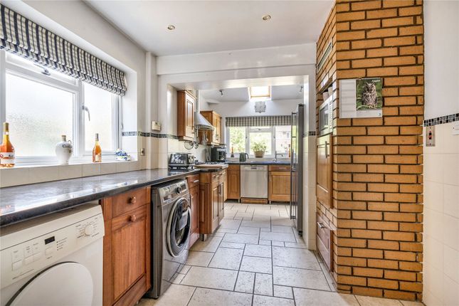 13, Oakley Close, Surrey photo 4