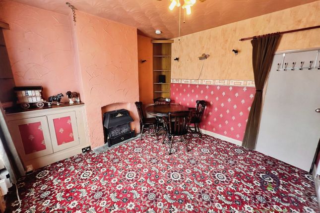 32, Queen Street, Staffordshire photo 2