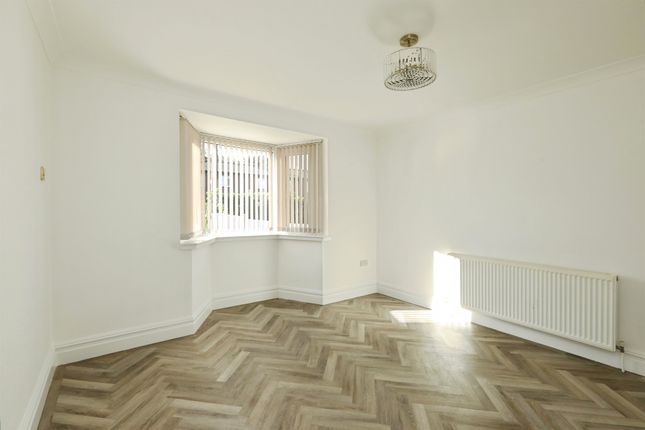 62, Doe Quarry Lane, Sheffield photo 3