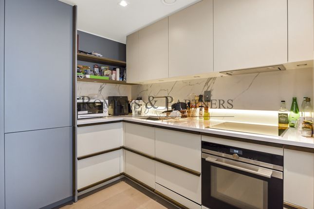 Flat to rent in Westmark Tower, West End Gate
