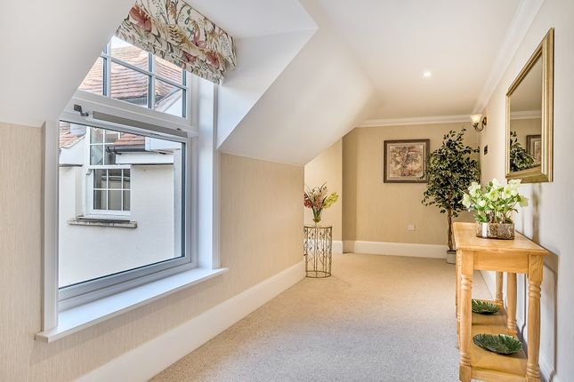 31, Fleur De Lis, Wokingham photo 2
