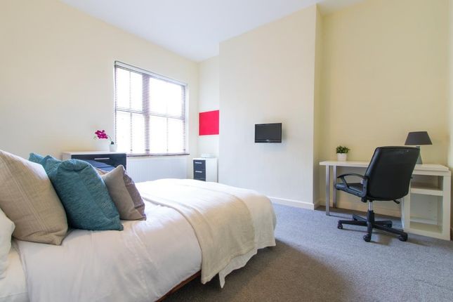 17, Ladybarn Road, Manchester photo 3