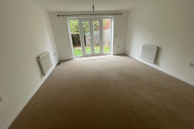 21, Swift Close, Slough photo 2