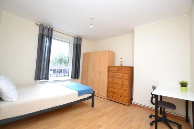1 Trinidad House, Gill Street, London photo 4