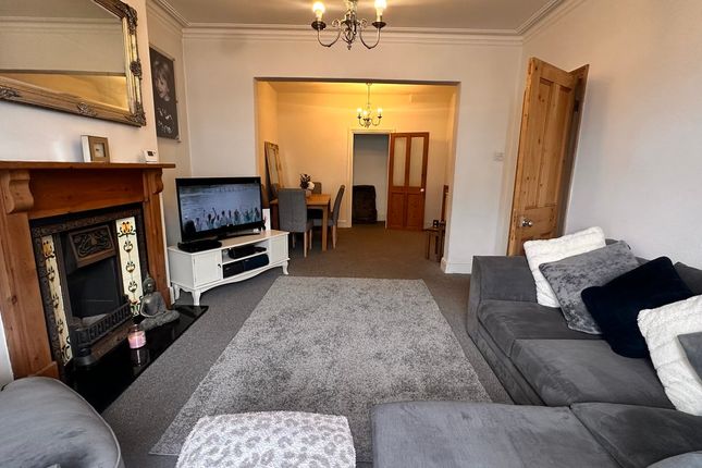 64, Tachbrook Road, Feltham photo 2