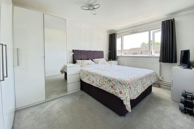 75, Emmbrook Road, Berkshire photo 4